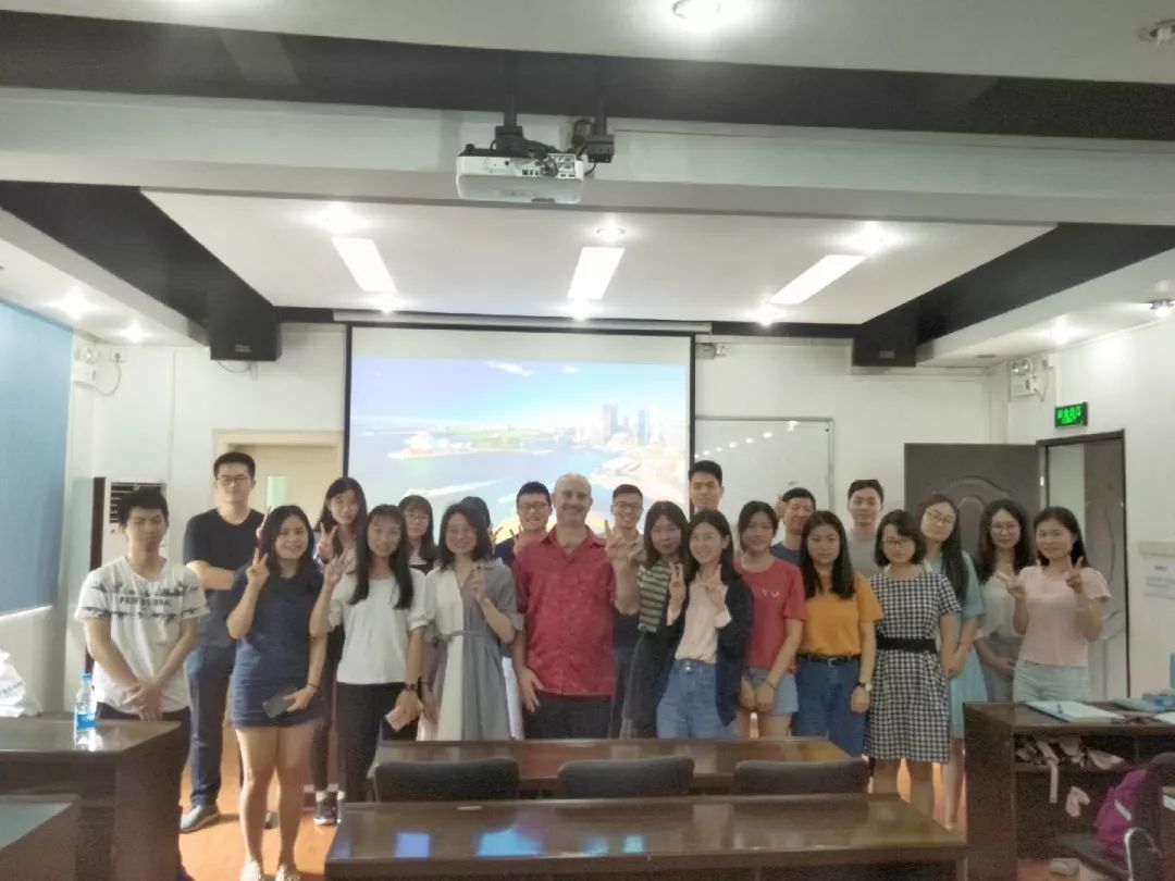 走進(jìn)校園，雅思考官揭秘如何玩著(zhù)口語(yǔ)就上7！